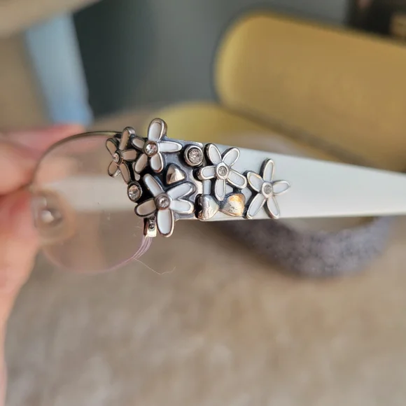 BRIGHTON  “Love Daisy” Readers, Eye Glasses 2.5 Strength. White Frames, Tin Case - Picture 5 of 9